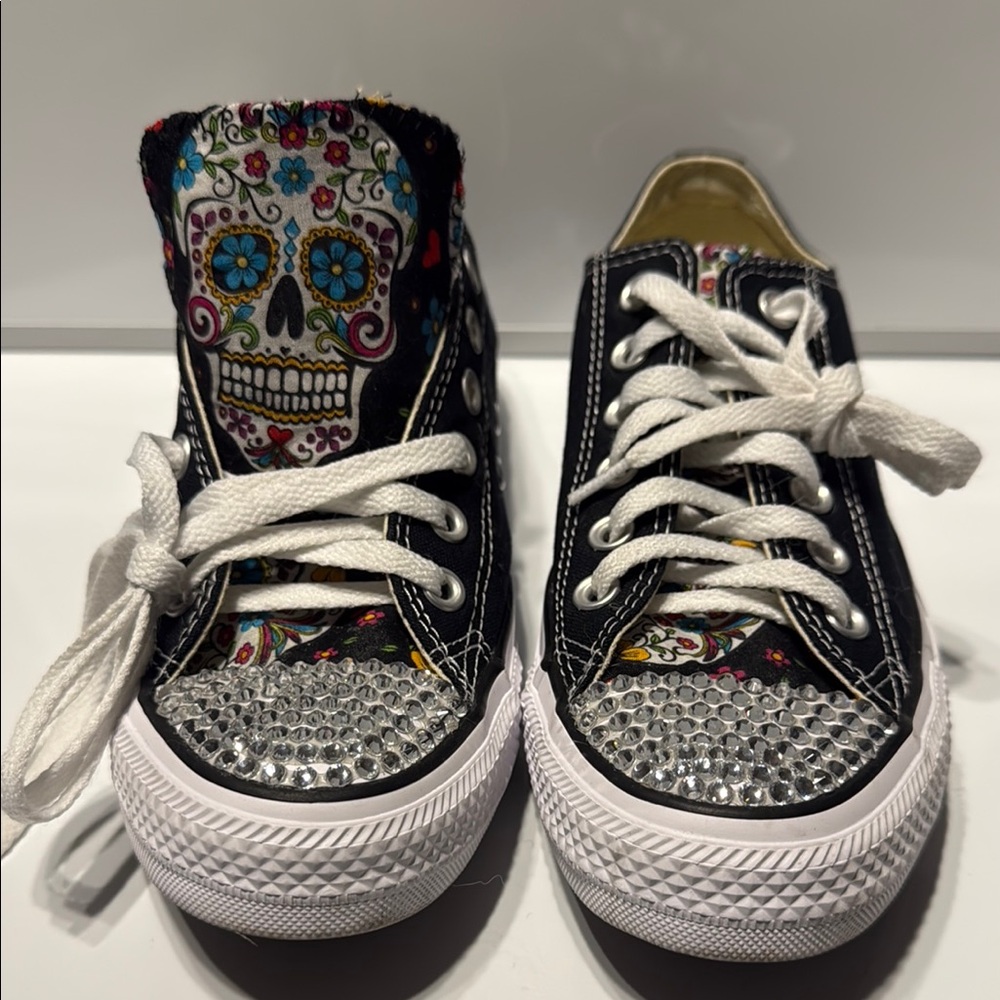 Converse Black and White High-Top Sneakers with Classic Design Women’s US Size 8
